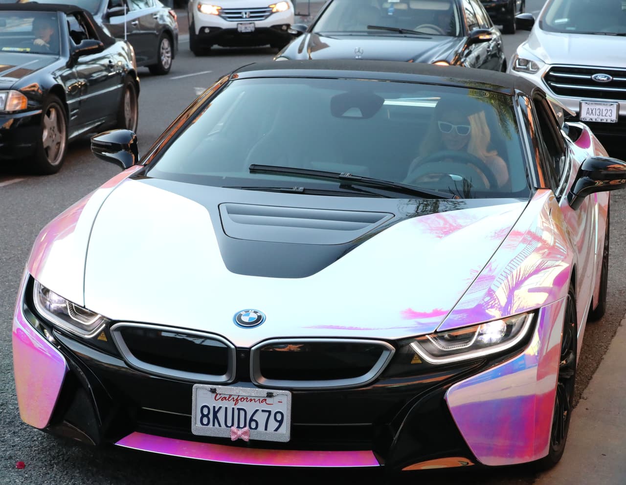 Este auto se puede recargar cómodamente en casa con el sistema BMW i Wallbox o el cable de carga.