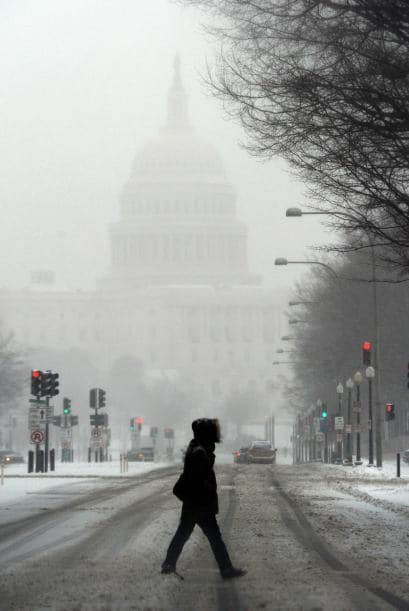 En anticipación a su arribo, el gobierno federal en Washington cerró sus puertas.