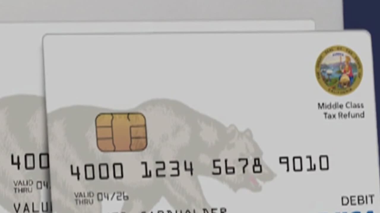 Californianos tienen millones de dólares sin cobrar en sus tarjetas del cheque de estímulo por inflación