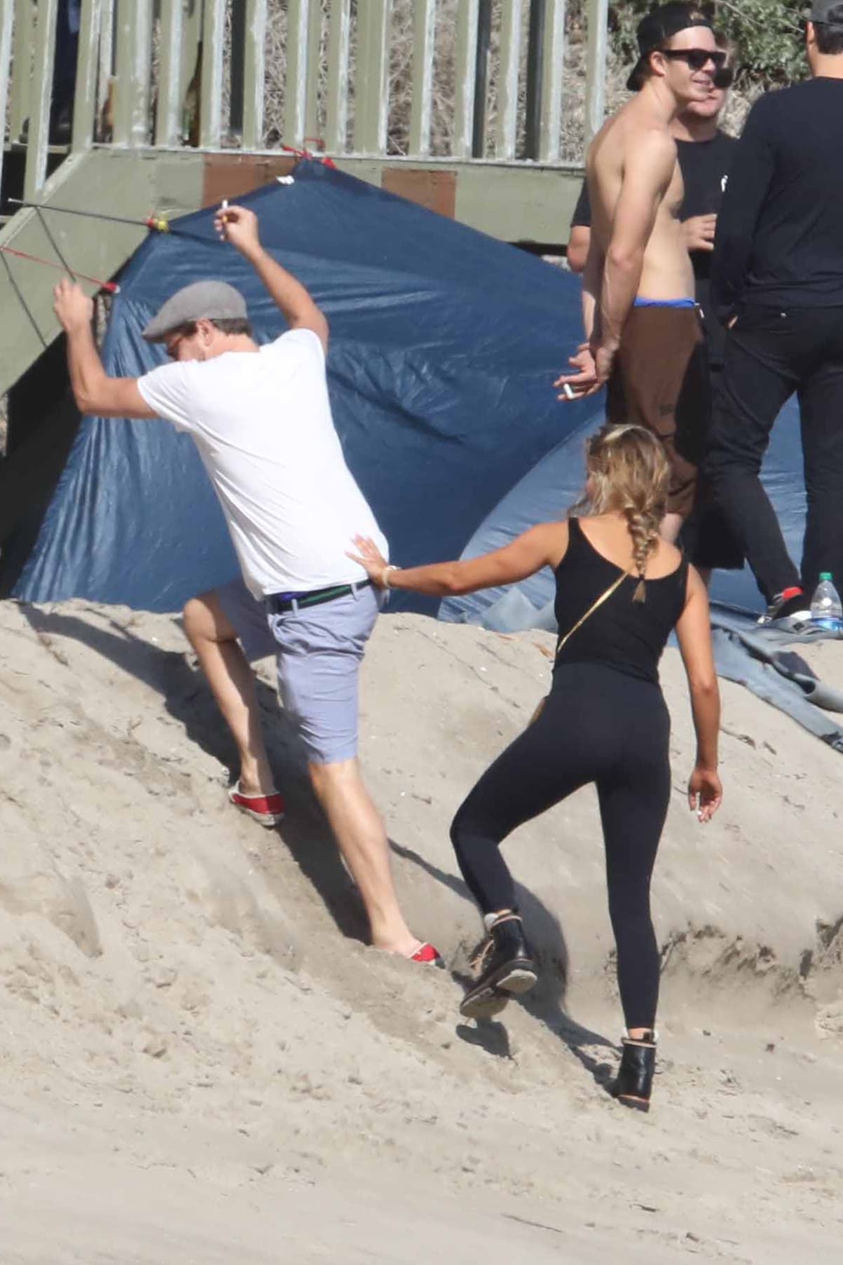 ¡Casi se cae en la arena!