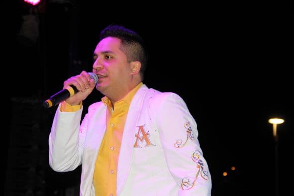 ¡Univisión Arizona sí cumple con su gente! Después de la tormenta, vino un súper concierto con El Dasa y la Arrolladora Banda Limón. Miles de personas bailaron, cantaron y además compartieron con el talento de radio y televisión de Univisión Arizona.