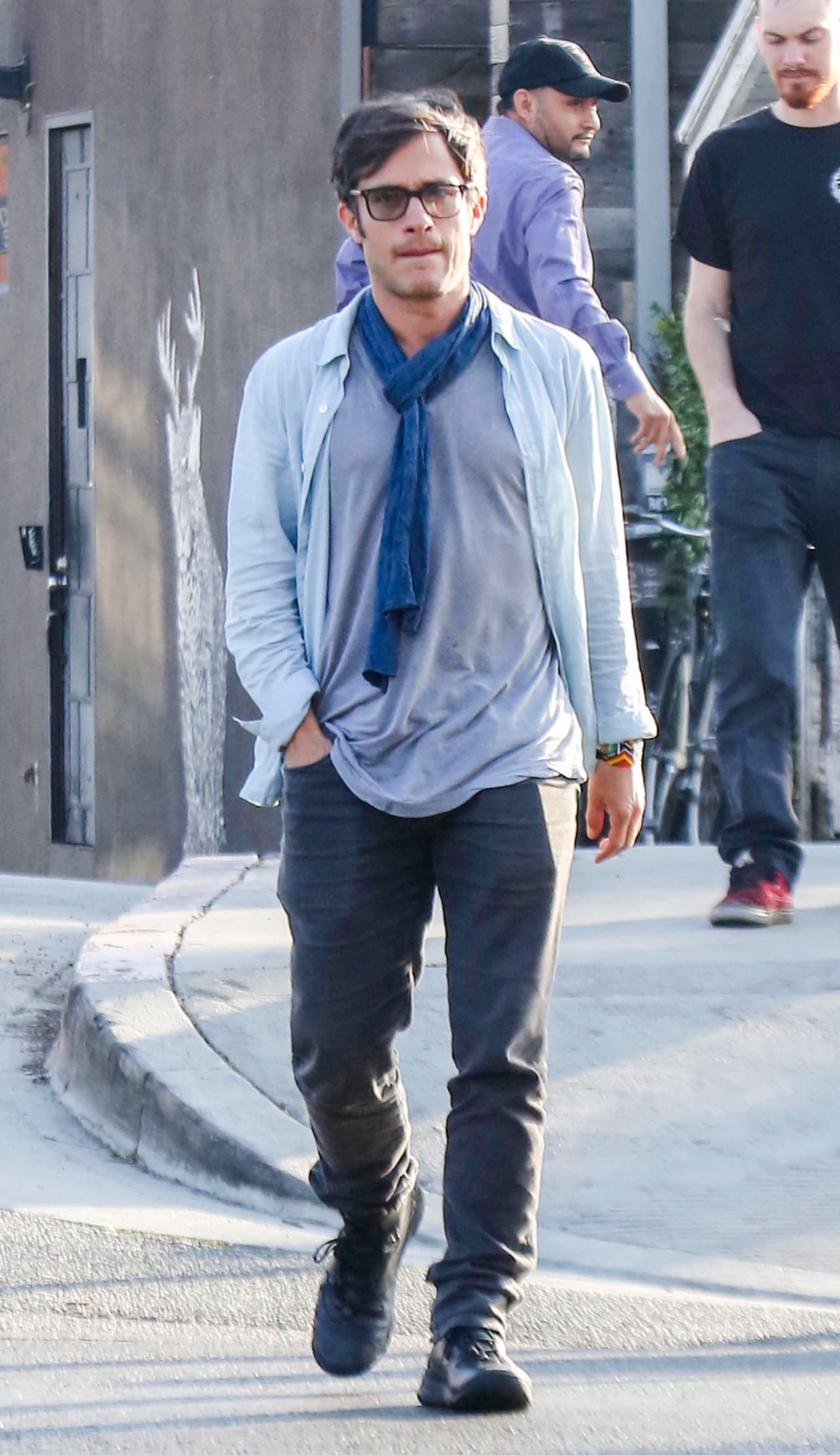 El actor lucía de lo más casual.