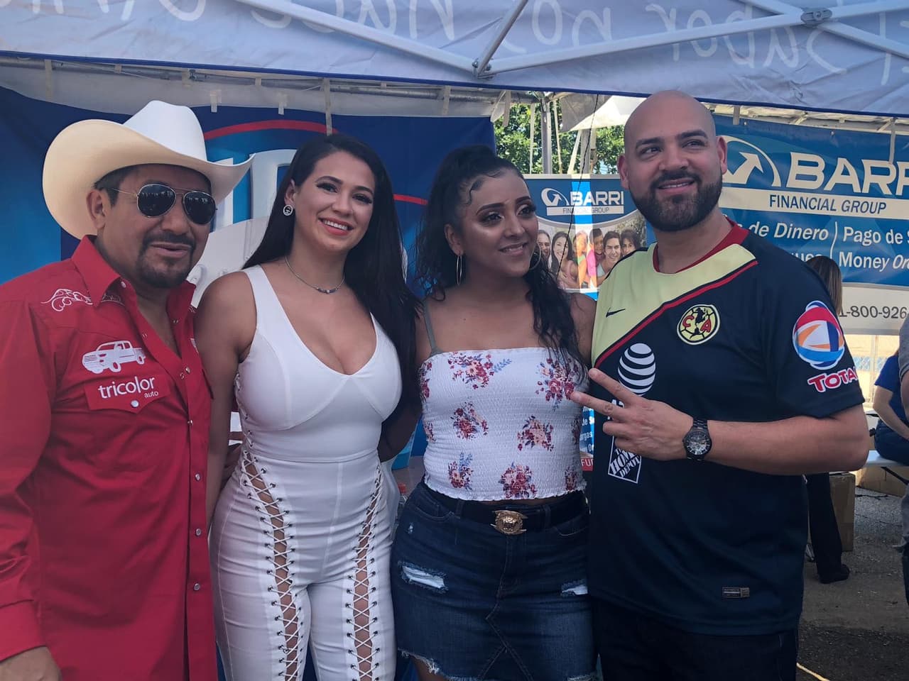 <b>El Feo</b>,
<b>Carla</b> y
<b>El Pelón</b> estuvieron llenos de sonrisas al ver y sentir el cariño de la gente.