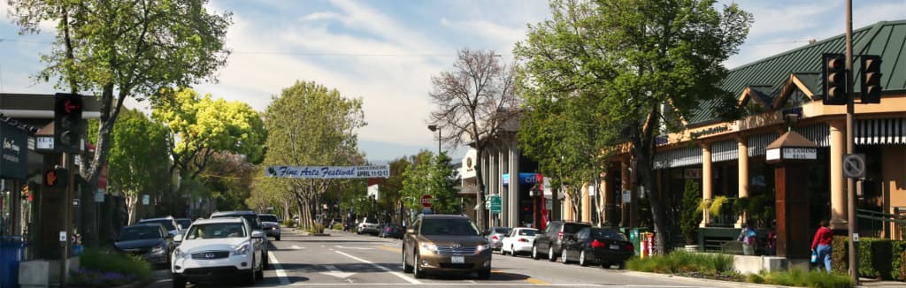 <b>Menlo Park</b>, en el condado de San Mateo, se posiciona en el puesto 45.
<br>
<br>
<b>Población:</b> 34,195
<br>
<b>Salario promedio: </b>$132,928
<br>
<b>Tasa de crimen violento: </b>1.55 por cada mil habitantes
<br>
<b>Tasa de crimen a la propiedad: </b>19.18 por cada mil habitantes
<br>