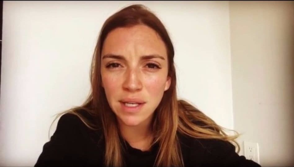 La integrante de '
<b>La familia P.Luche</b>' pidió no dejar de ayudar en las próximas semanas, pues la ayuda se iba a necesitar durante mucho tiempo más y todo esto sin una sola gota de maquillaje.