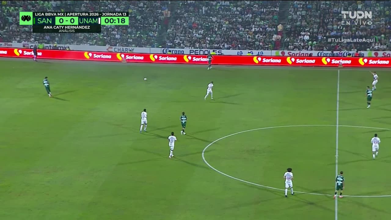 Arranca el partido y la pelota está en juego.