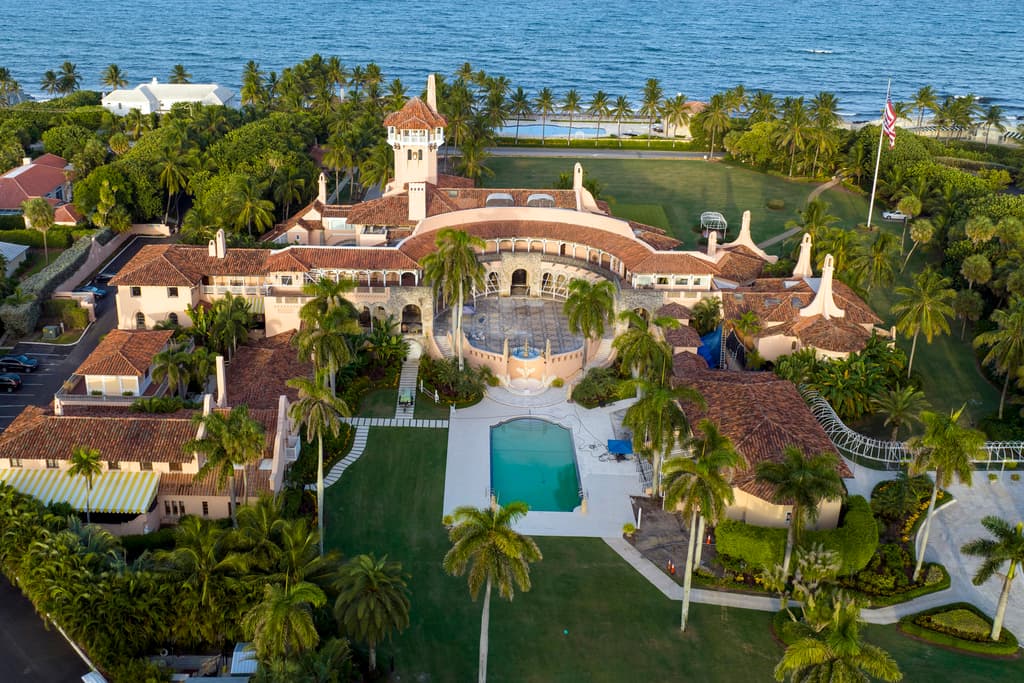 Presentan nuevos cargos contra Trump por el caso de los documentos clasificados de Mar-a-Lago. Otro empleado también fue acusado