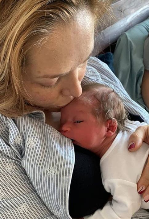 Su hijo Dante nació la tarde de este domingo 16 de agosto. Pesó 6.393 libras (2 kilos 900 gramos) y midió 20 pulgadas (51cm).