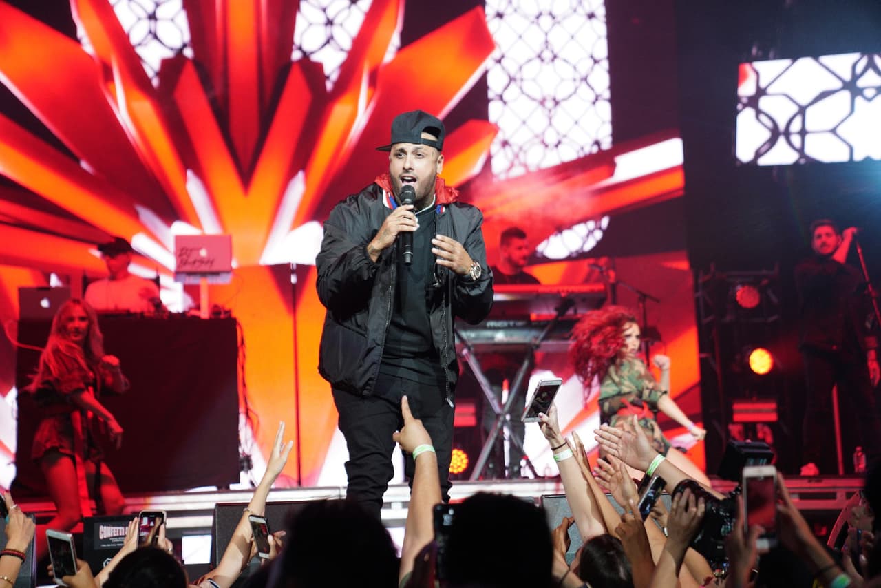 Al igual que lo hizo en la final del Mundial de Rusia 2018, en el Latino Mix Live prendió el ambiente.