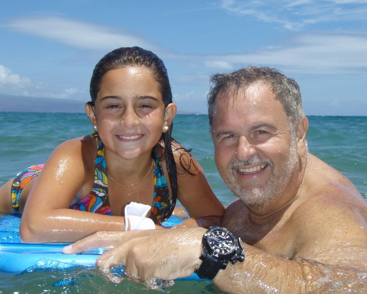 Raúl y Mia son muy unidos.