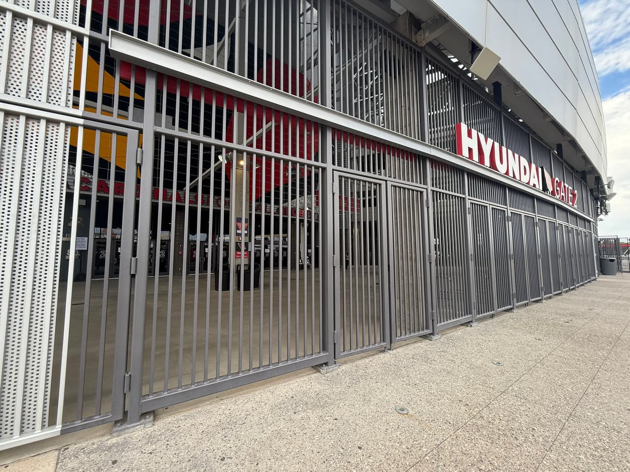 Y luego, el 
<b>cierre de puertas del State Farm Stadium</b>.