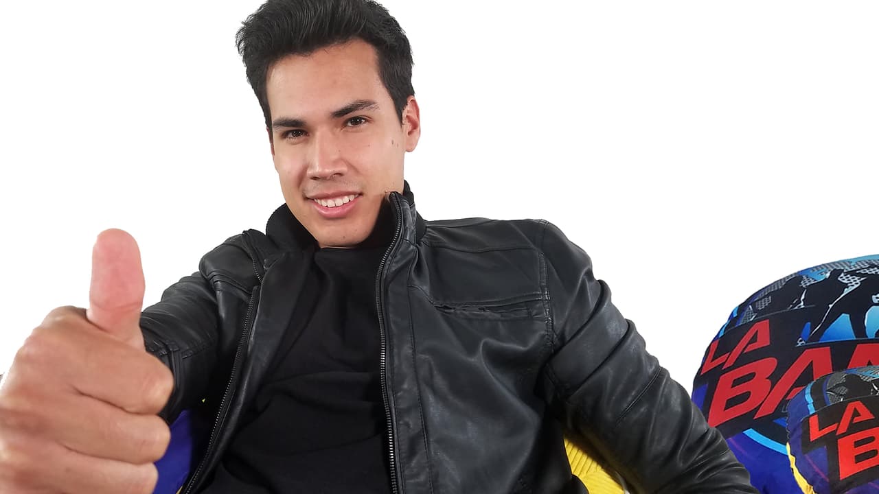 Para
<b>Andrés Melgarejo</b> salir de Bolivia en busca de sus sueños ha valido la pena, él sigue en la competencia.
<a href="http://www.univision.com/shows/la-banda/zabdiel-y-andres-melgarejo-parecen-gemelos-fotos" target="_blank">Mira su parecido con Zabdiel.</a>