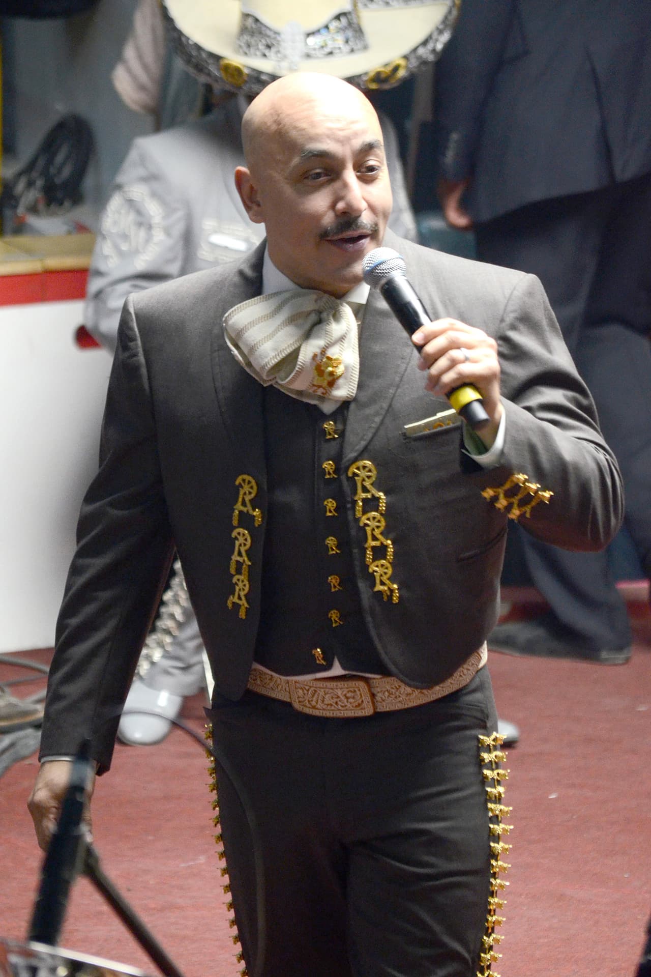 Pero ahora, según se conoció por el testimonio del propio hermano de Jenni Rivera, él mantuvo durante 12 años un hijo varón de una relación extramatrimonial, que incluso le costó el fin de su primer matrimonio.