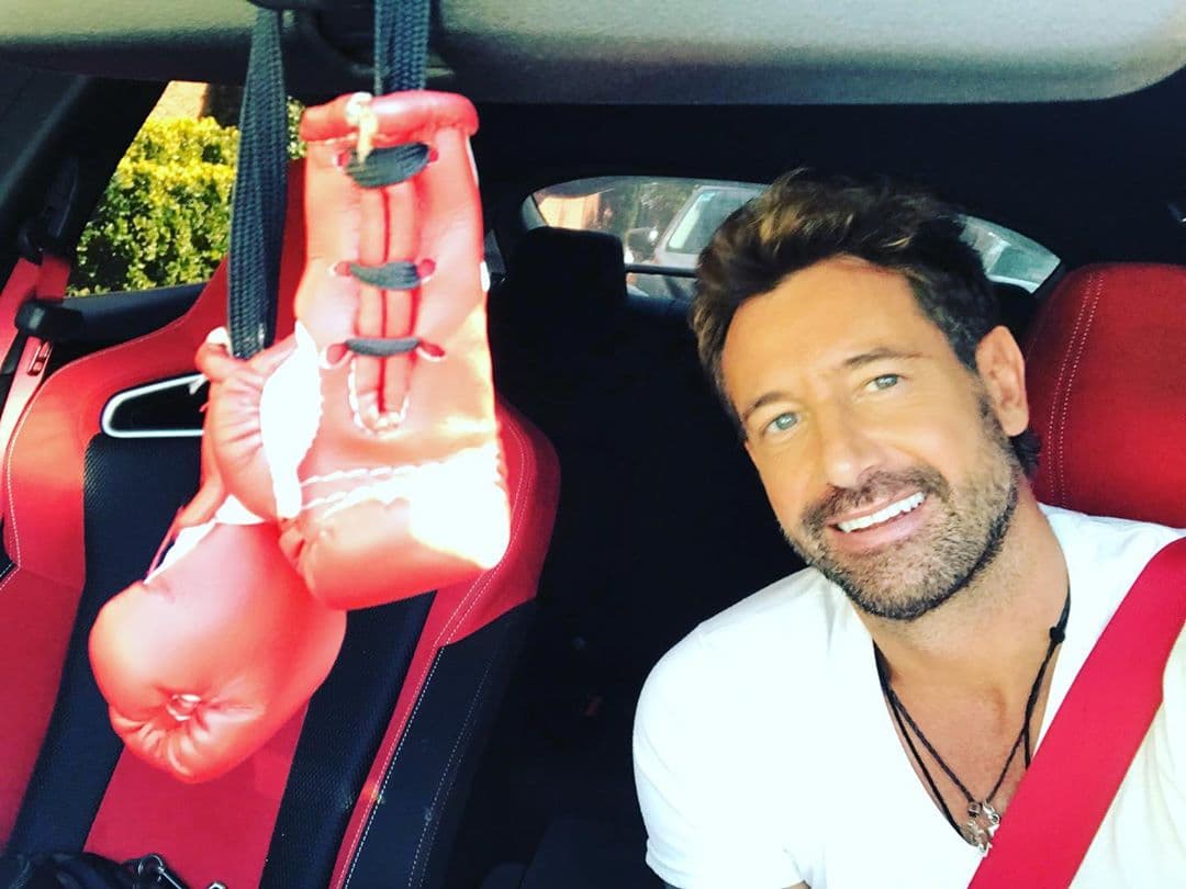 Retomando el juego del programa Hoy, el cual tuvo otra pregunta indiscreta para Gabriel Soto: “¿Permitirías que tu pareja tuviera amistad con su ex?” y sin dudarlo así fue su respuesta.