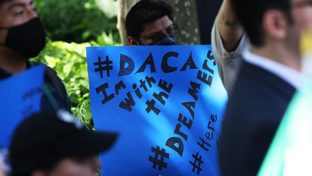 Plan bipartidista del Senado solo incluye a dreamers y reunificación familiar limitada