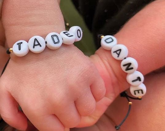 Además, confesó que después de haber tenido unos días de tranquilidad, otra vez su situación se había complicado: “Vamos para que lo revisen porque no puede hacer del baño, lo llevamos al hospital, en el hospital empezaron a hacer una evaluación donde nos dijeron que estaban seguros que era una constipación, pero que por alguna razón querían hacerle también una prueba de sangre, mientras le hacían la prueba el niño se empezó a convulsionar y se dieron cuenta que tenía una inflamación del cerebro y de la medula espinal”.
<br>