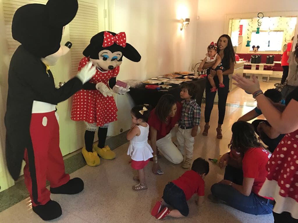 Los niños estaban encantados con el espectáculo.