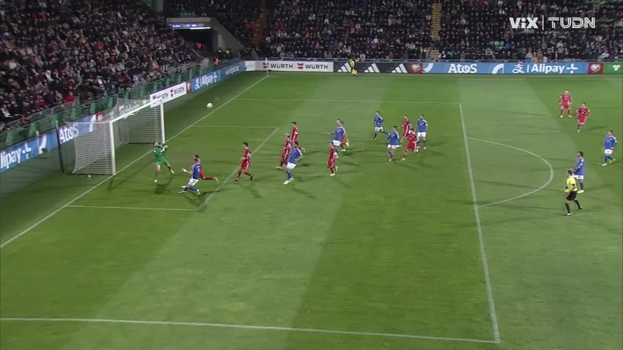 ¡Italia asfixia a Moldavia! Mancini manda el esférico por arriba del arco