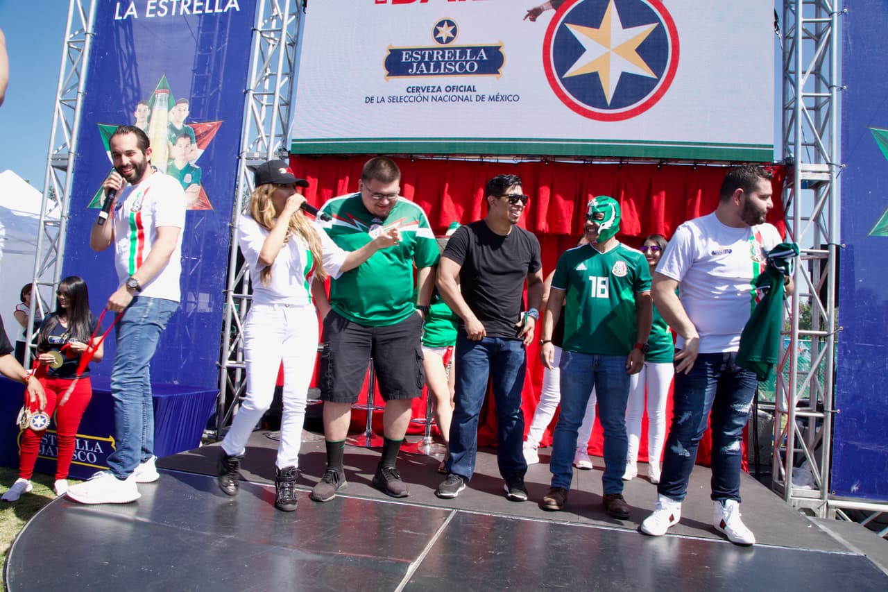 Pero la cosa no paró ahí, ya que después hubo un concurso de baile que prendió el ambiente.