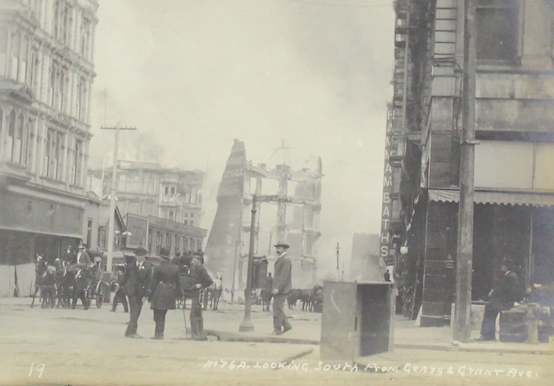 El terremoto que destruyó la ciudad de San Francisco en 1906, ocurrió el 18 de abril, aproximadamente a las 5:12 de la mañana.