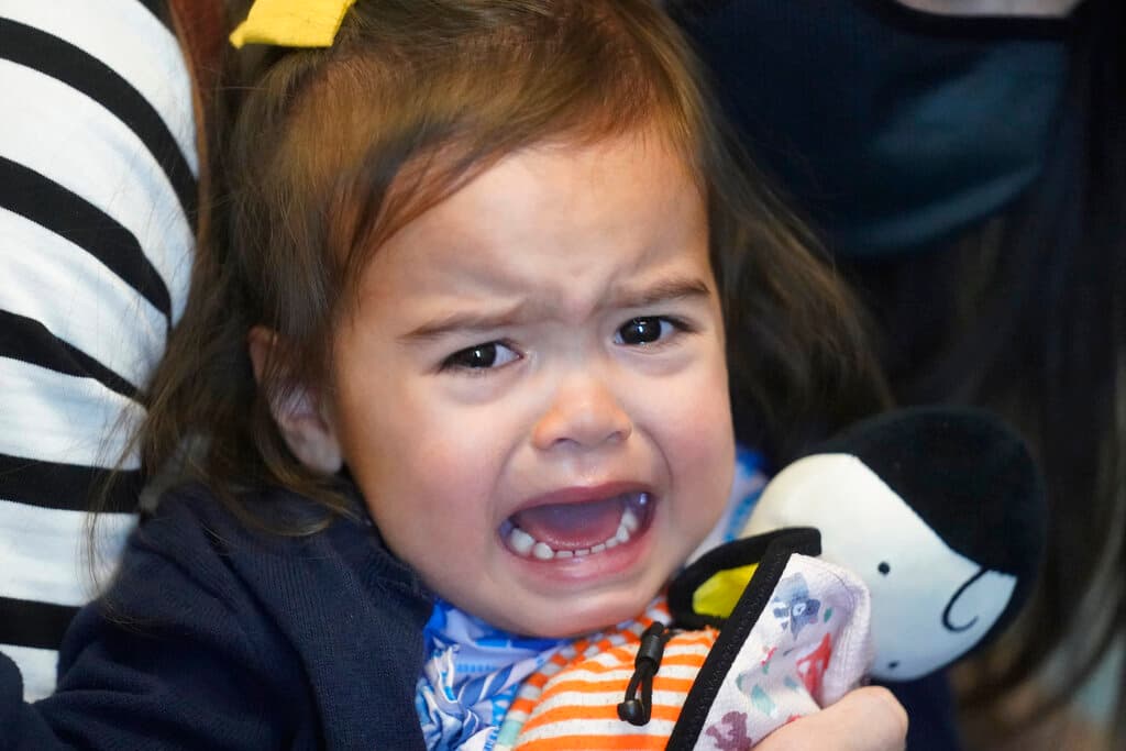 Si bien para los científicos y pediatras, la vacunas covid-19 para más los niños más pequeños es un logro importante en medio de la pandemia, algunos padres latinos en el condado, manifiestan resistencia a inyectar a sus hijos.