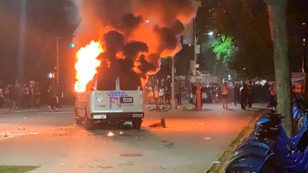 El alcalde Bill de Blasio y el comisionado de la policía Dermont Shea habían pedido que se llevaran a cabo protestas pacíficas, pero todo se salió de control.