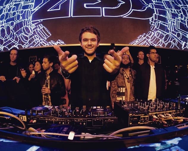 Su sonido tiene influencias de house progresivo, complextro y dubstep.