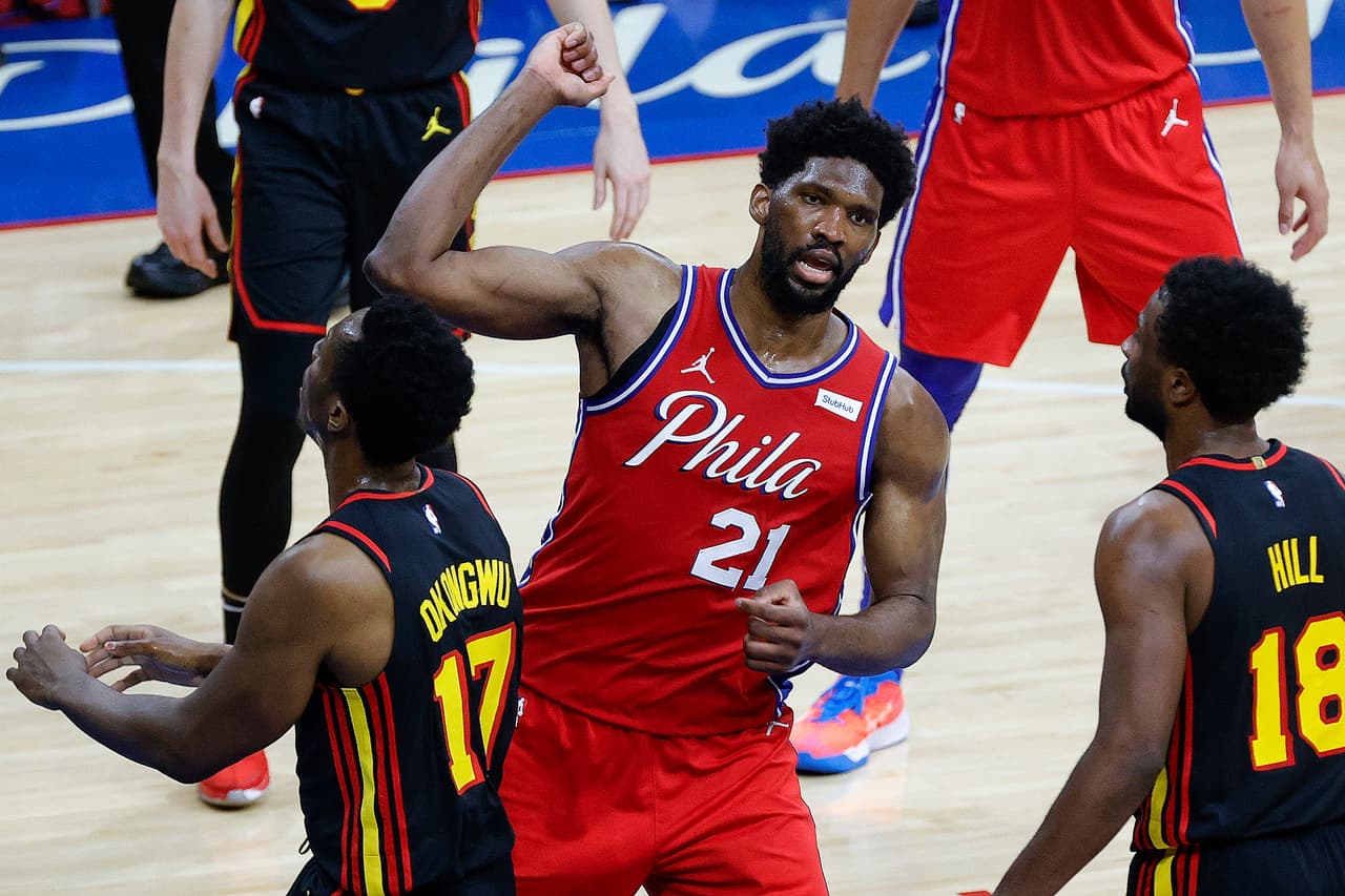 Joel Embiid anotó 40 puntos en el Juego 2 ante los Hawks.