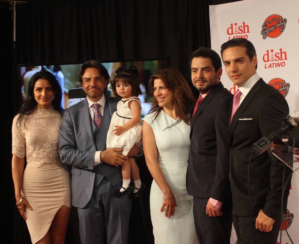 Sin embargo, el actor reconoció en una entrevista para el programa de televisión mexicano 
<b><a href="https://www.youtube.com/watch?v=MvDmrEwF3PE">'Ventaneando' </a></b>que fue un padre muy inconsciente con sus tres primeros hijos: Aislinn, Vadhir y José Eduardo.