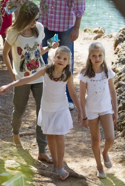 Cuando las pequeñas crezcan se convertirán en unas rompecorazones pero por ahora gustan de dejarse consentir por su famosa mami.