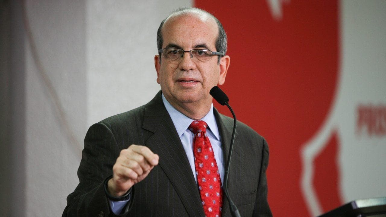 Acevedo Vilá reclama a la comisionada residente que evite que la Administración Trump apele el triunfo de Puerto Rico en el caso del SSI