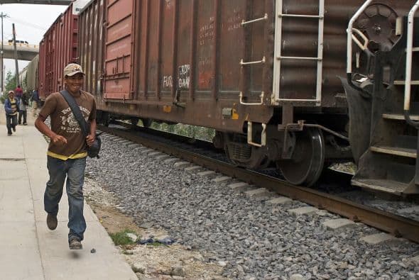Según un cálculo de la Comisión Nacional de Derechos Humanos de México, cerca de 10,000 inmigrantes clandestinos fueron secuestrados en seis meses en México.