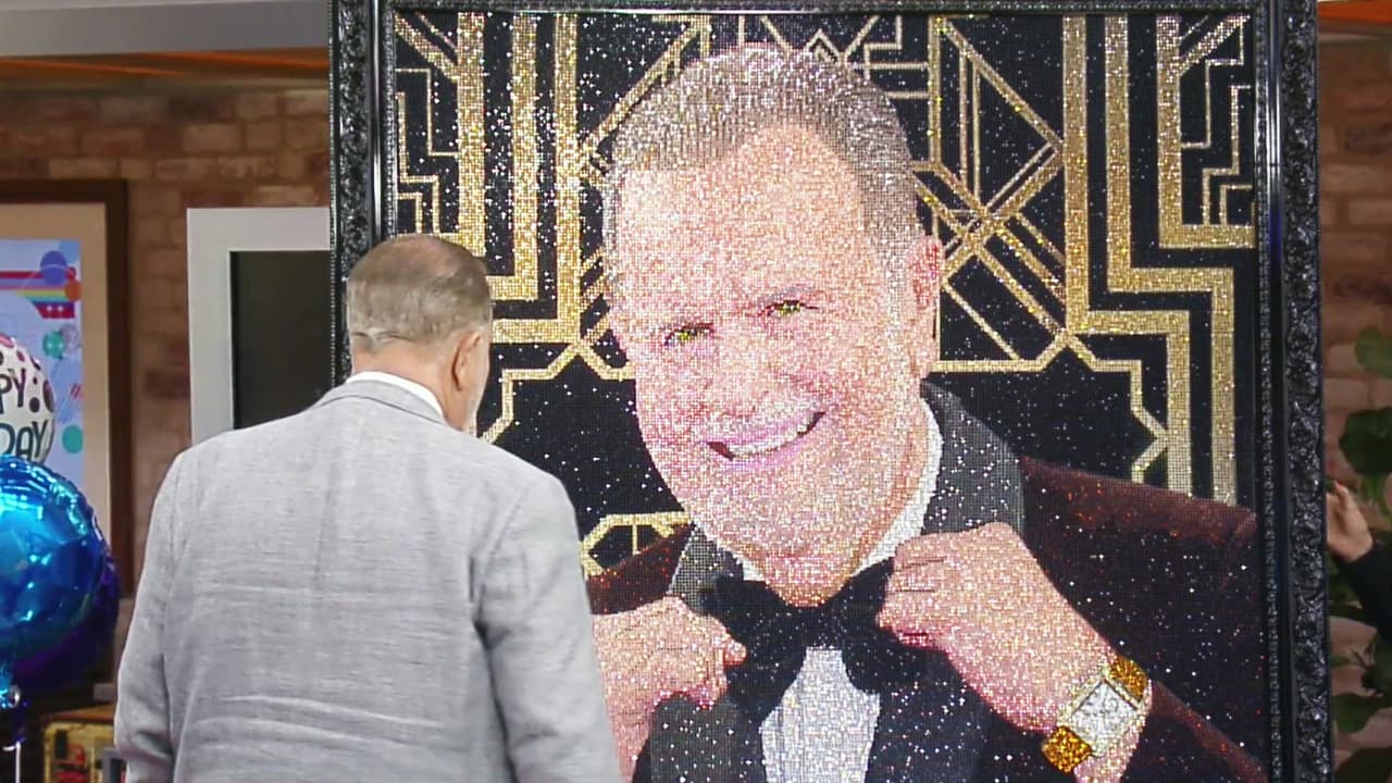 <b>El Gordo</b> quedó encantado cuando develó la obra: 
<b><a href="https://www.univision.com/shows/el-gordo-y-la-flaca/lili-estefan-raul-de-molina-aniversario-23-el-gordo-y-la-flaca-retratos-swarovski-fotos">"De verdad, qué espectacular, espectacular, espectacular, ¡wow!"</a></b>, expresó el conductor mientras admiraba de cerca su retrato.