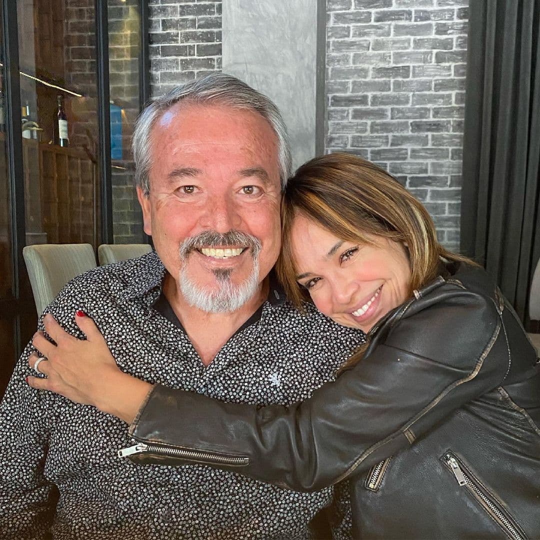 Karla Martínez es la orgullosa hija del señor Luis Carlos, que vive en Chihuahua. A pesar de la distancia, son muy unidos y en cada oportunidad se demuestran todo el amor que sienten el uno por el otro.