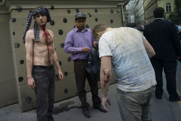 Una mujer que salió ilesa del suceso contaba que vio cómo el piso de su oficina "se hundía bajo los pies".