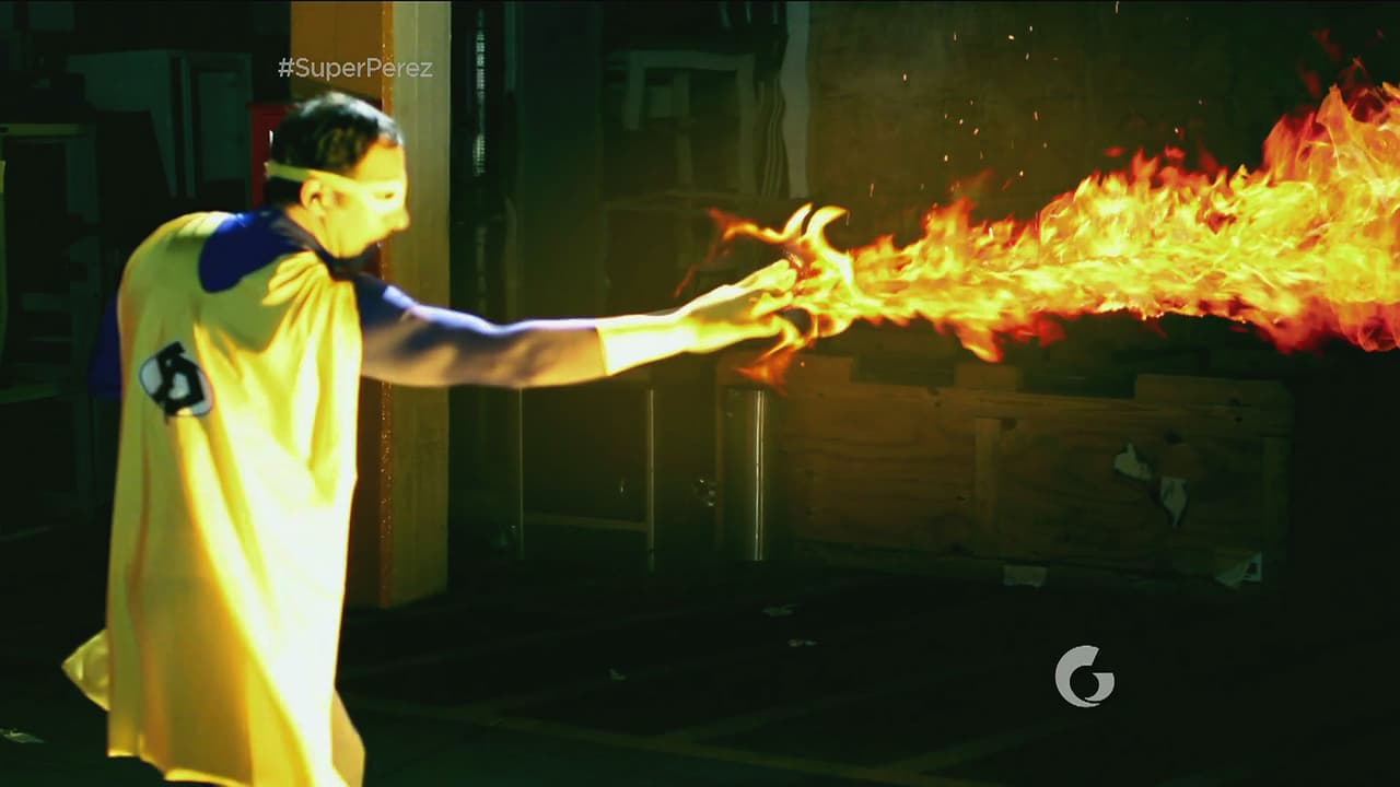 Toño y los niños acuden al llamado de auxilio y se enfrentan a las botargas con sus poderes.