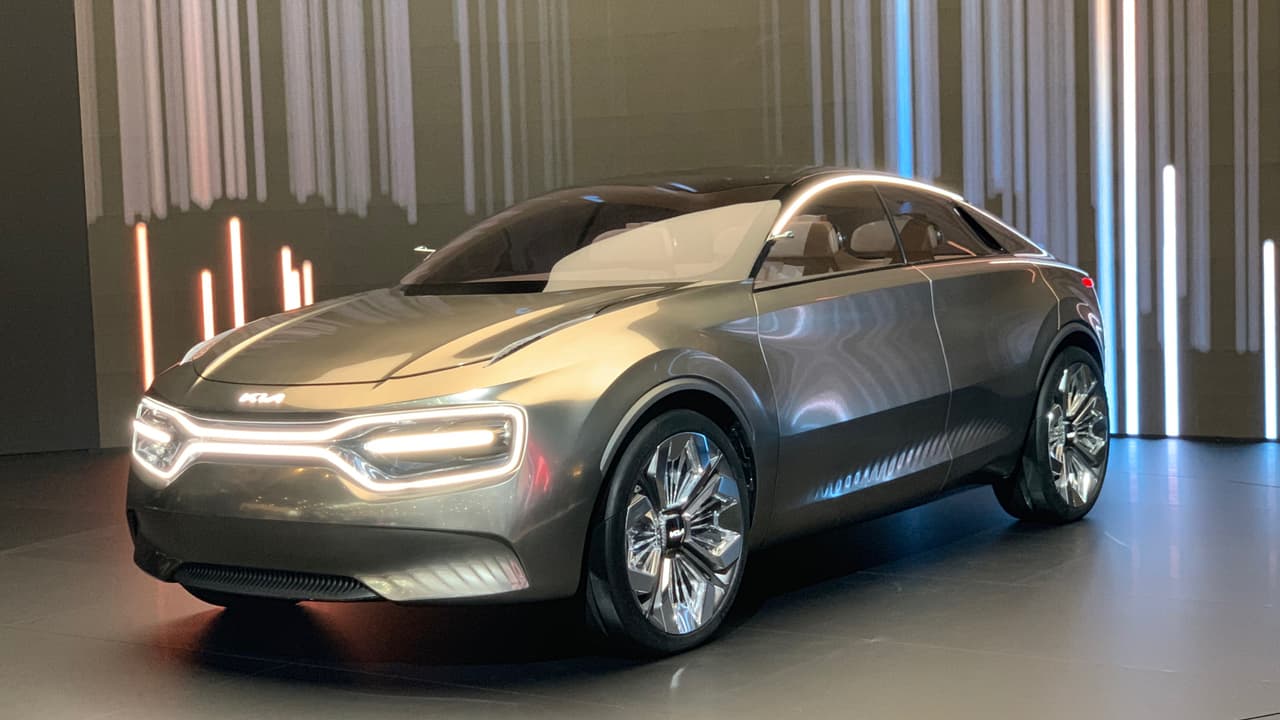 <h3 class="cms-H3-H3">Imagine by Kia</h3>
<br>Las líneas de este concepto eléctrico de Kia le dan unaura de fuerza y tecnología, su separación del suelo, inusualmente alta para un vehículo que no es una camioneta lo hacen interesante. Solo podemos esperar a que Kia decida seguir explorando las vías que este concepto indica.