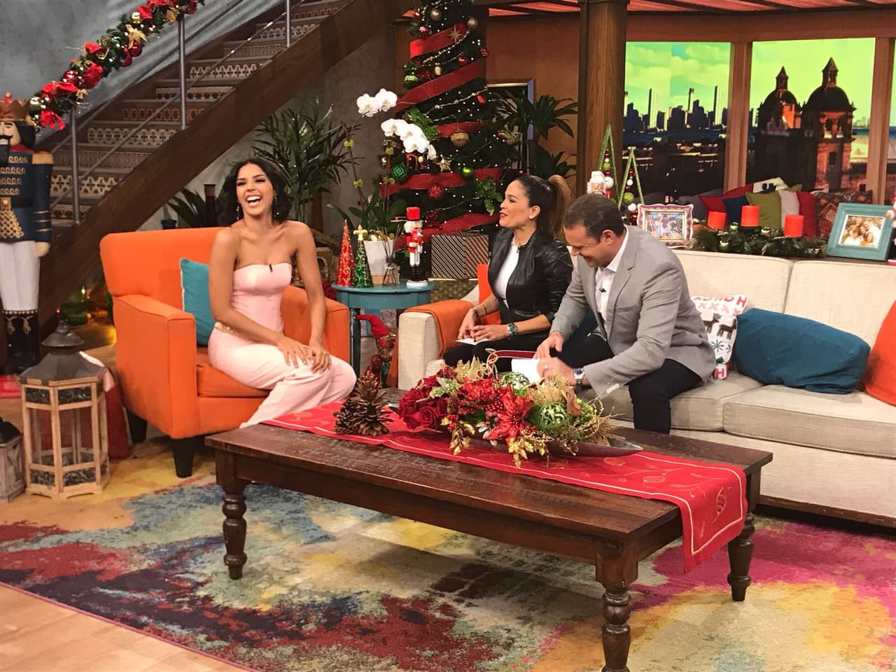 Laura se divirtió recordando las anécdotas que vivió y agradeció el saludo que le envió su compatriota Ariadna Gutiérrez.