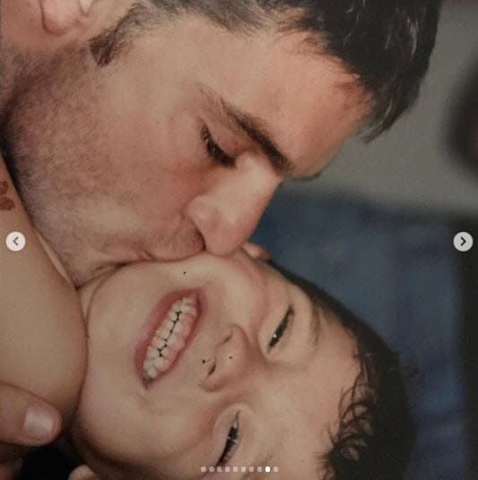 Junto al mensaje publicó algunas de sus mejores fotografías donde aparecen padre e hijo.