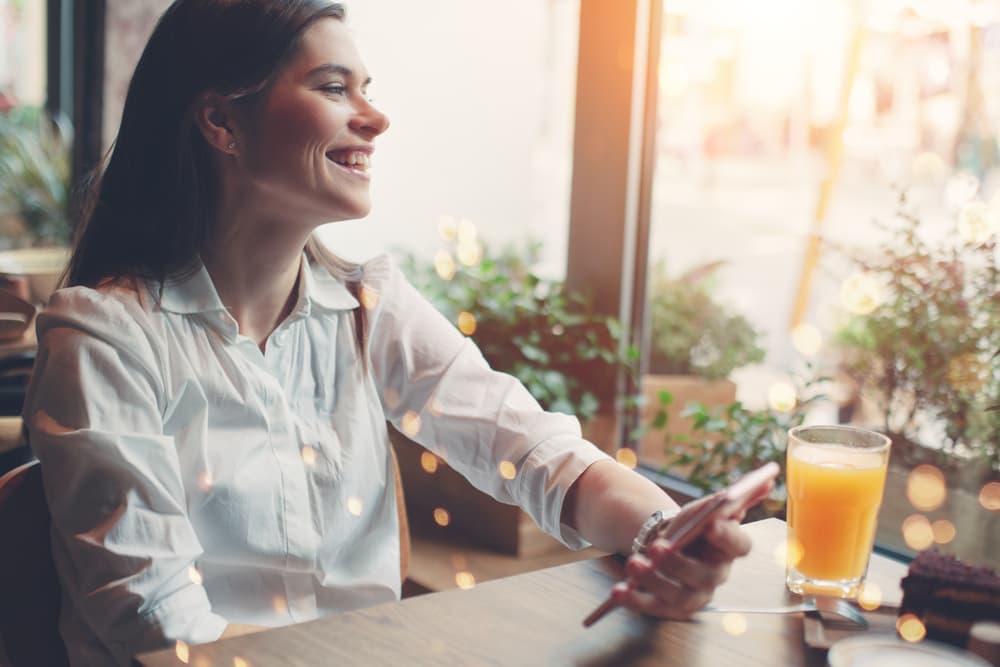 Es saludable pensar siempre que vamos a salir bien de nuestros problemas porque esa actitud positiva te ayuda a activar tu inteligencia, pero no confíes exageradamente en la suerte.