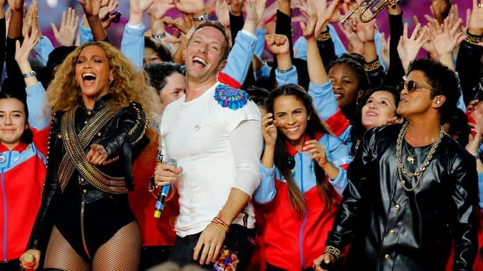¡Colplay, Beyoncé y Bruno Mars enloquecieron a los fans del Super Bowl!