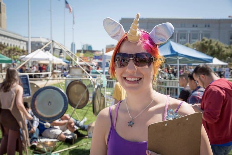 El Día de la Tierra en San Francisco va más allá de ser un simple evento. Es una plataforma que permite a los ecoactivistas reunirse, intercambiar ideas y aumentar su conciencia ambiental.