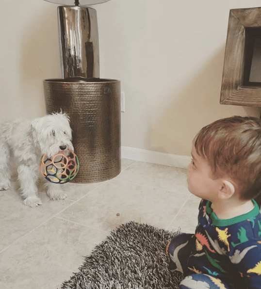 María Esther tiene tres hombres en su vida. Primero su papá, luego su esposo y finalmente su pequeño hijo.