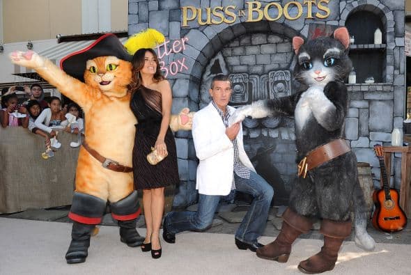 La actriz viajó a Los Ángeles para el estreno de la película "Puss in Boots", en la cual compartió trabajo con Antonio Banderas.