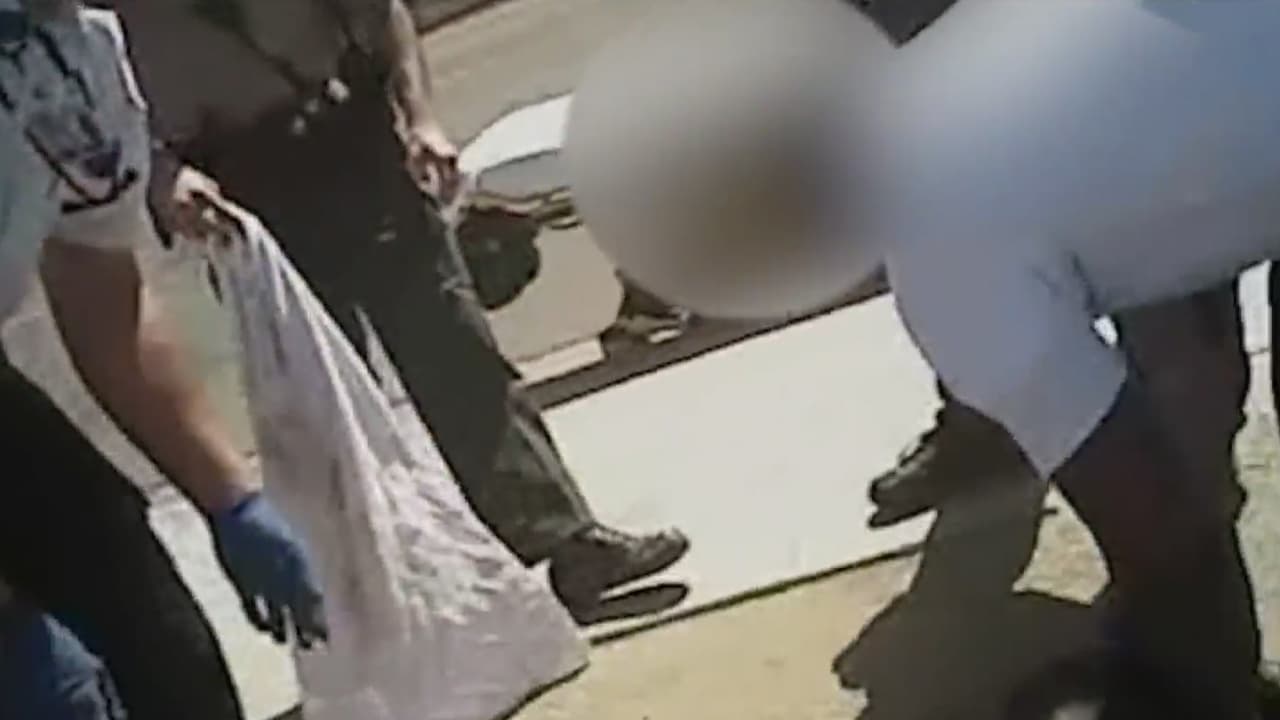 Revelan video donde acusan a autoridades policiales de la muerte de un hispano bajo su custodia