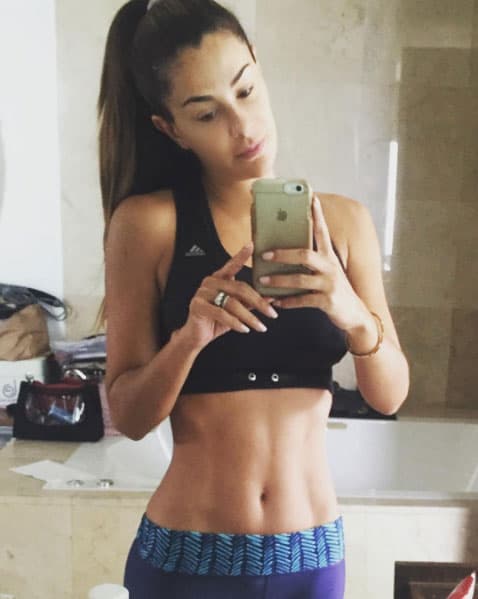 <b><a href="http://www.univision.com/temas/ninel-conde">Ninel Conde</a></b> no sólo es envidiada por su escultural cuerpo, sino también por su bello rostro.