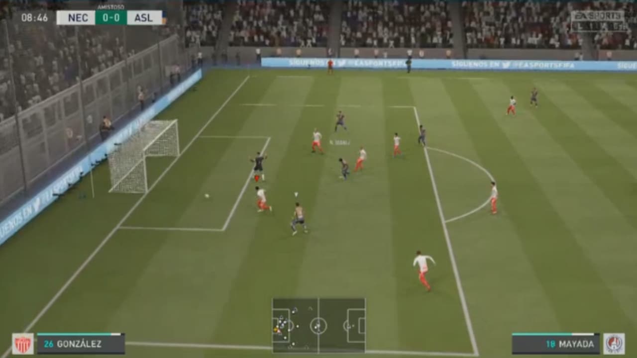 En el futbol virtual, Carlos Gutiérrez destrozó a Daniel Álvarez que terminó jugando con diez hombres.