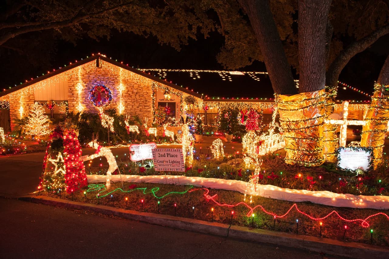 Windcrest, la comunidad del condado de Bexar famosa por su competencia de luces navideñas