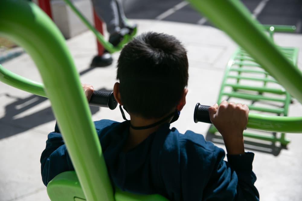 En el albergue, dice Villa, brindan a los niños atención psicológica y jurídica, de salud primaria, alimentación y descanso.