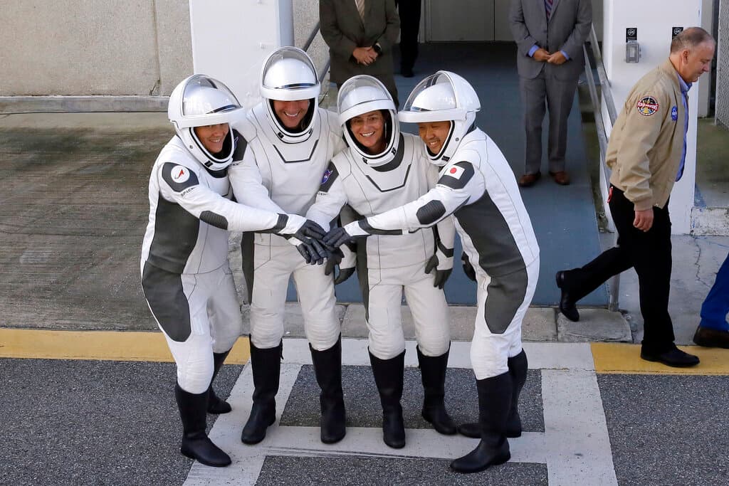 Imágenes del lanzamiento de la misión Crew-5 de SpaceX en Cabo Cañaveral, en Florida Central.